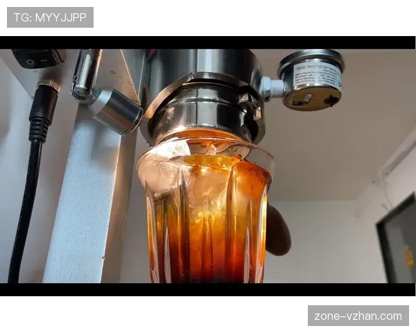 菲利克斯又在训练场边喝冰美式,这自律程度真让人看不懂 菲利克斯又在训练场边喝冰美式,这自律程度真让人看不懂
